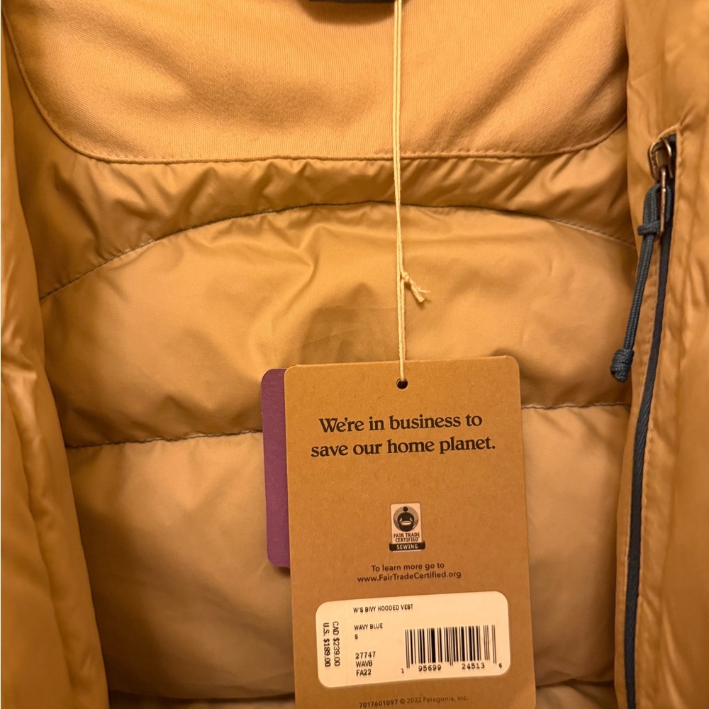 Patagonia NWT Women's Bivy Hooded Vest Blue and Tan Hooded Puffer Vest - Picture 5 of 10